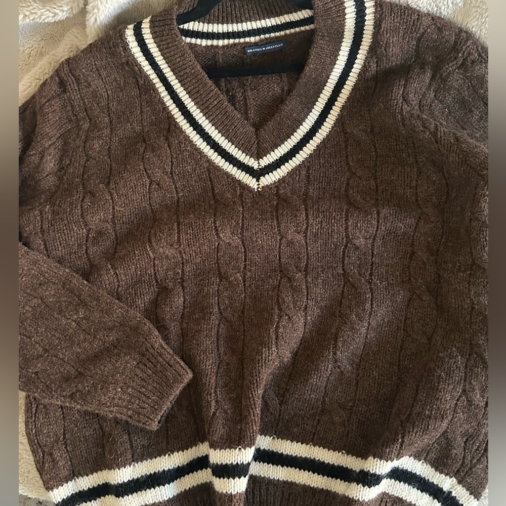Brandy Melville Nikki Heavy Wool Sweater in brown